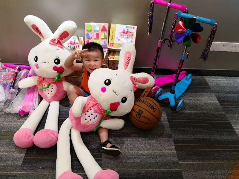 兒童節(jié)到了，廣東博皓公司給博二代們發(fā)禮物啦