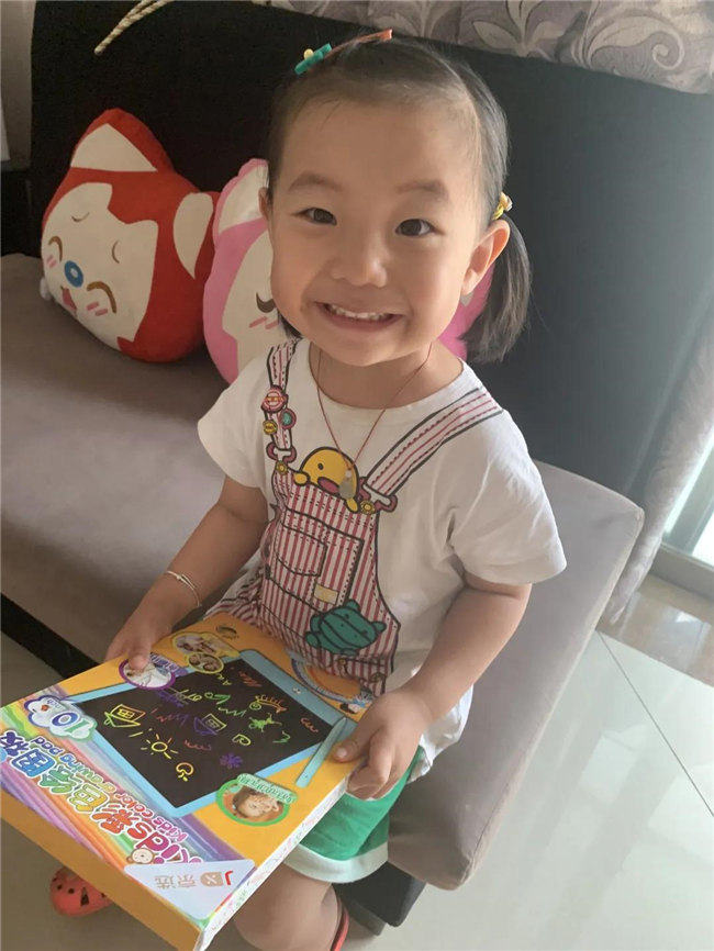 博二代收到了廣東博皓兒童節(jié)禮物,開心