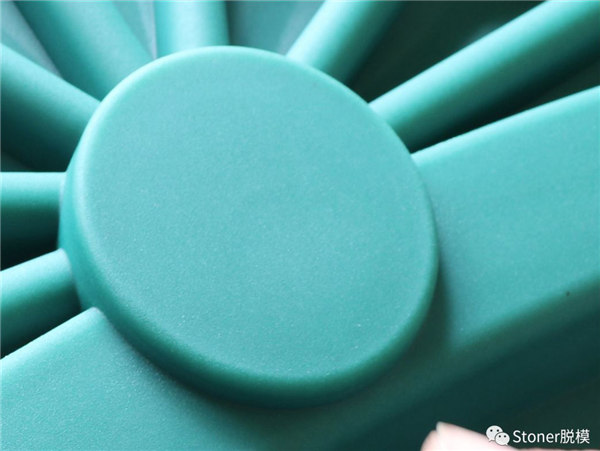 使用Stoner TraSys RotoFlow改善了產(chǎn)品質(zhì)量,提供了沒有針孔的光滑表面!